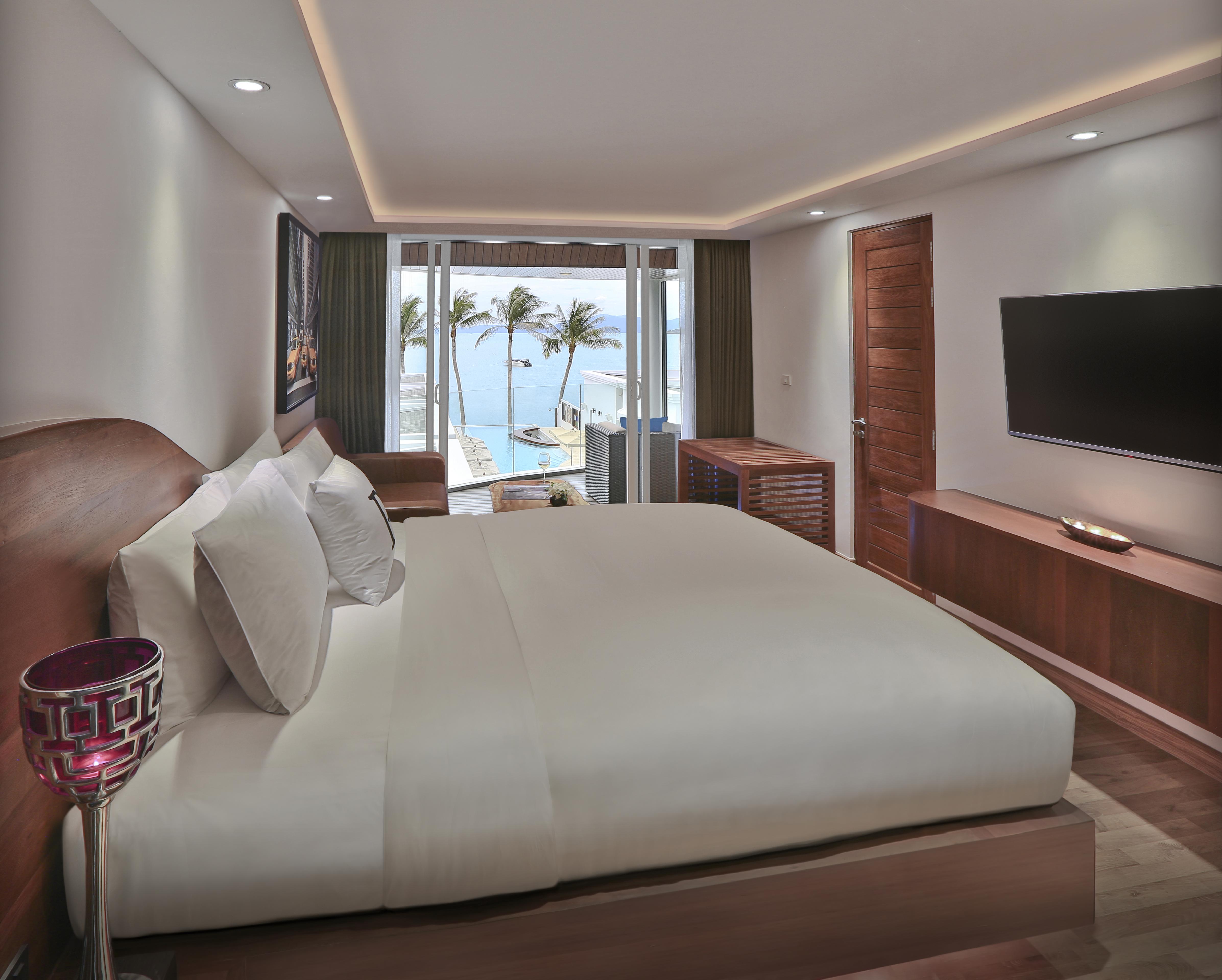 The Privilege Hotel Ezra Beach Club Bang Rak Beach  Bagian luar foto