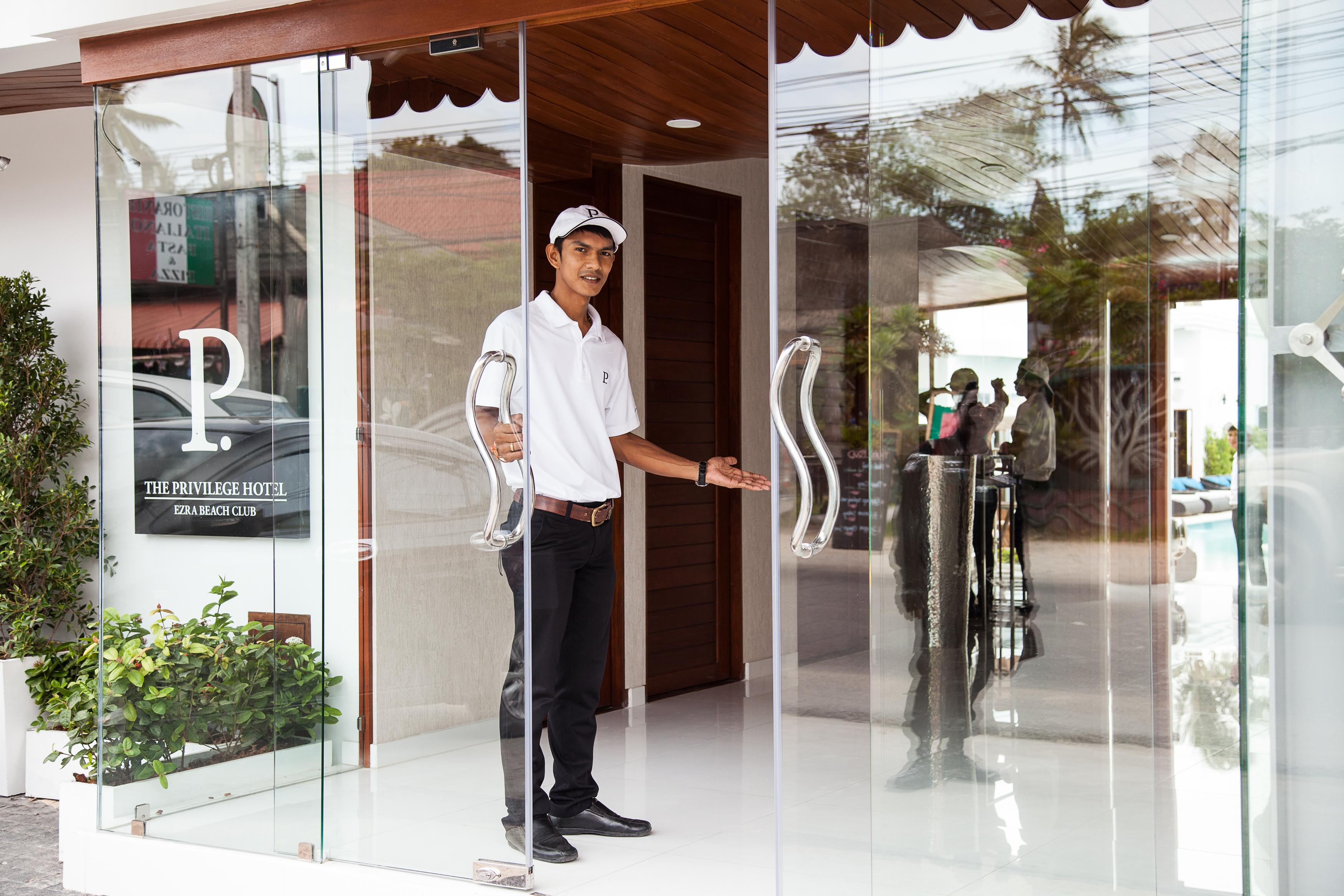 The Privilege Hotel Ezra Beach Club Bang Rak Beach  Bagian luar foto