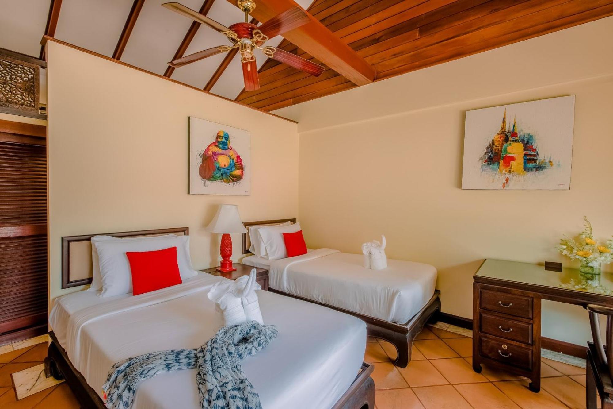 The Privilege Hotel Ezra Beach Club Bang Rak Beach  Bagian luar foto