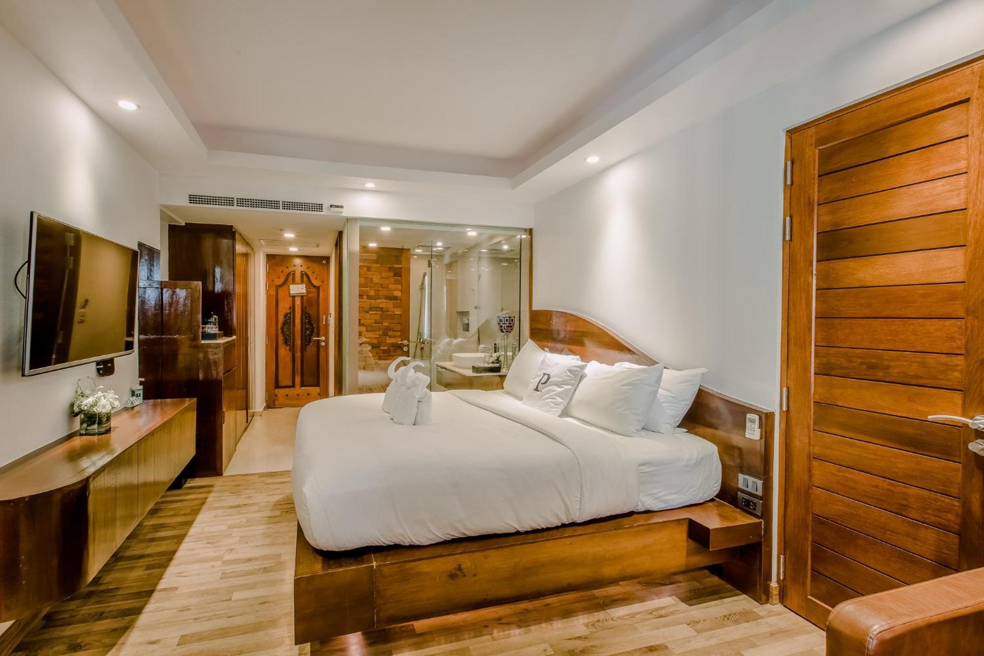 The Privilege Hotel Ezra Beach Club Bang Rak Beach  Bagian luar foto