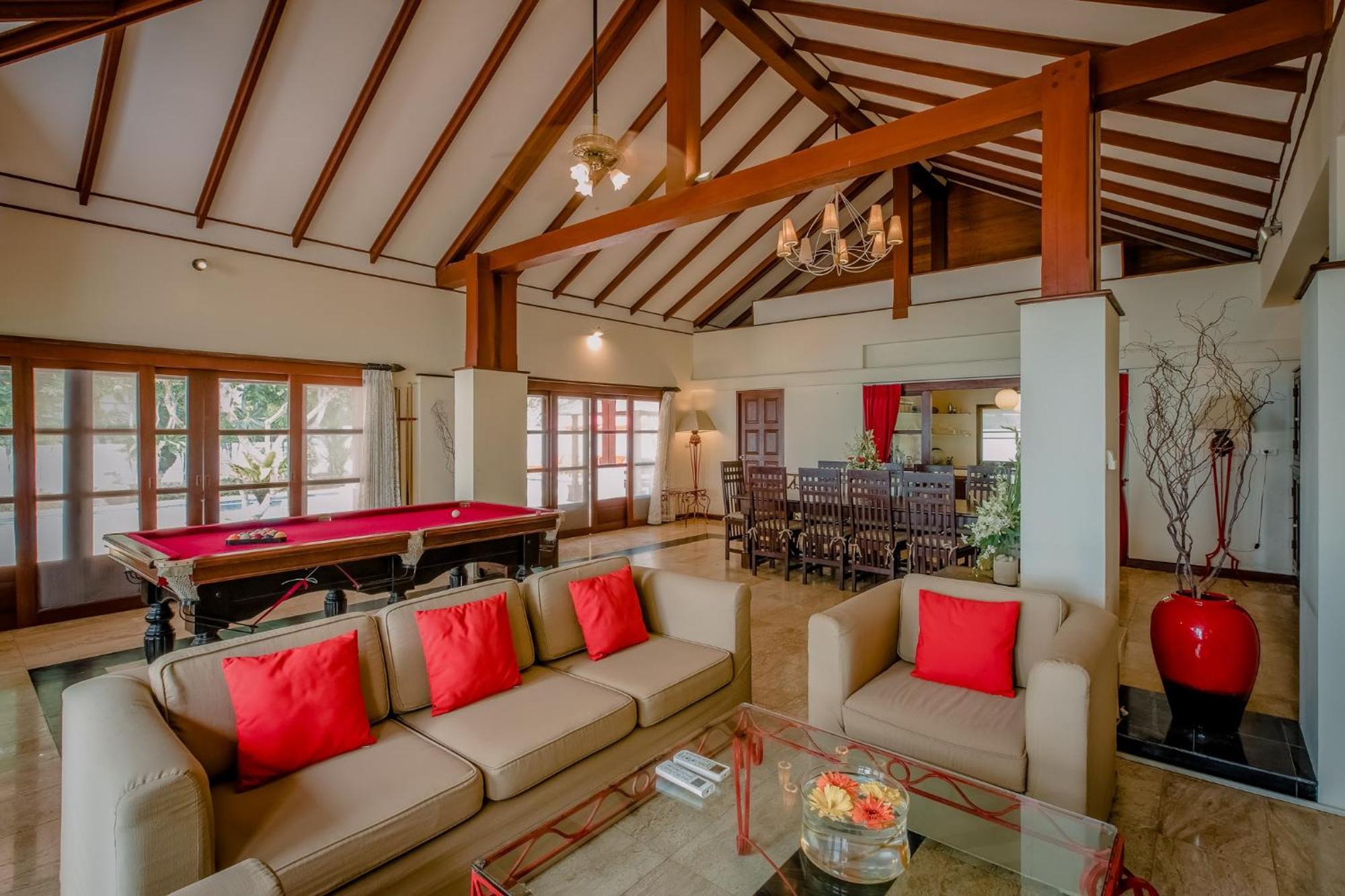 The Privilege Hotel Ezra Beach Club Bang Rak Beach  Bagian luar foto