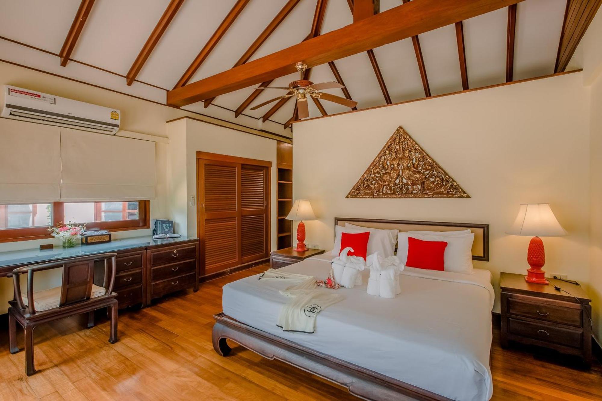 The Privilege Hotel Ezra Beach Club Bang Rak Beach  Bagian luar foto