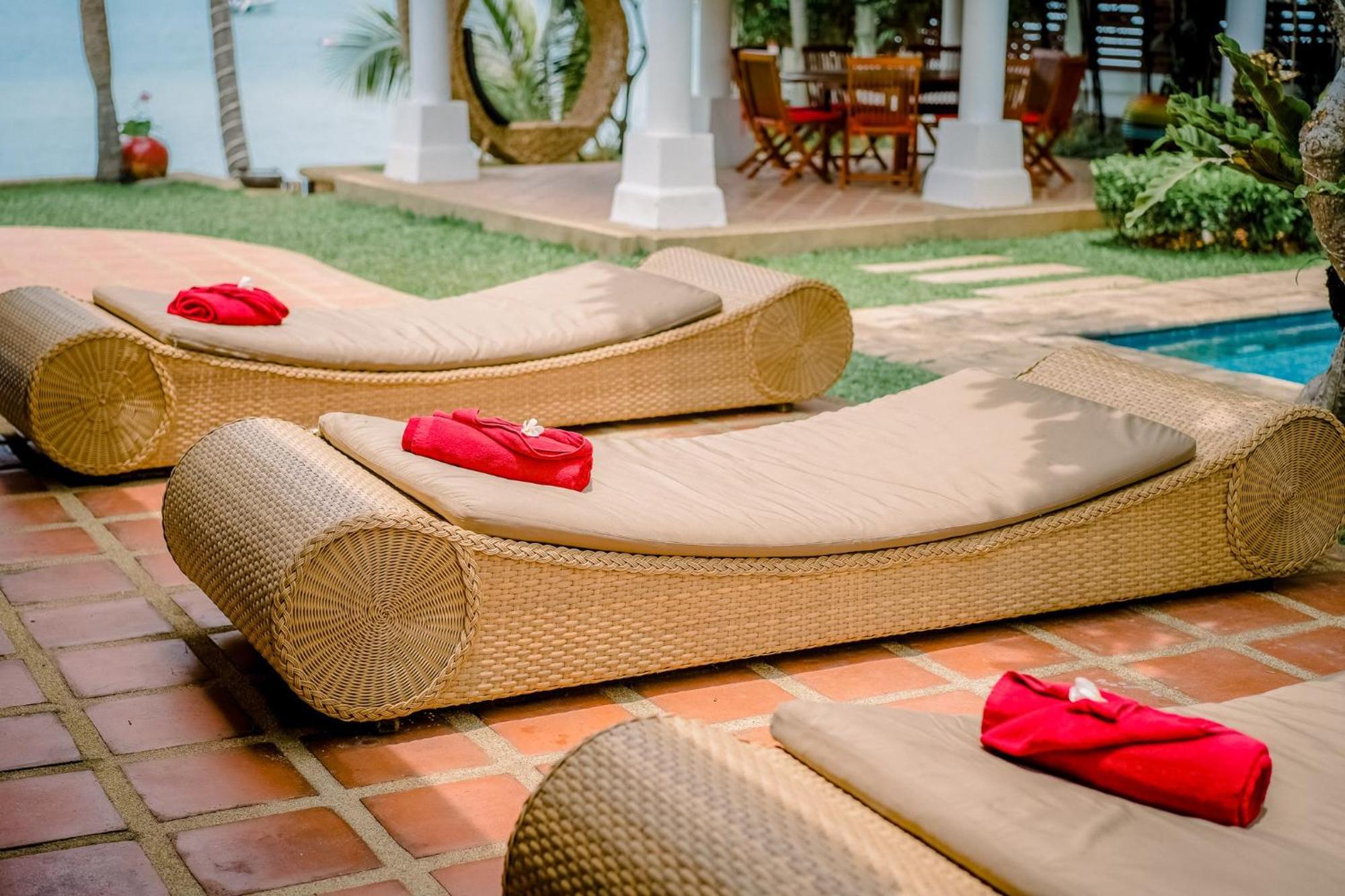 The Privilege Hotel Ezra Beach Club Bang Rak Beach  Bagian luar foto