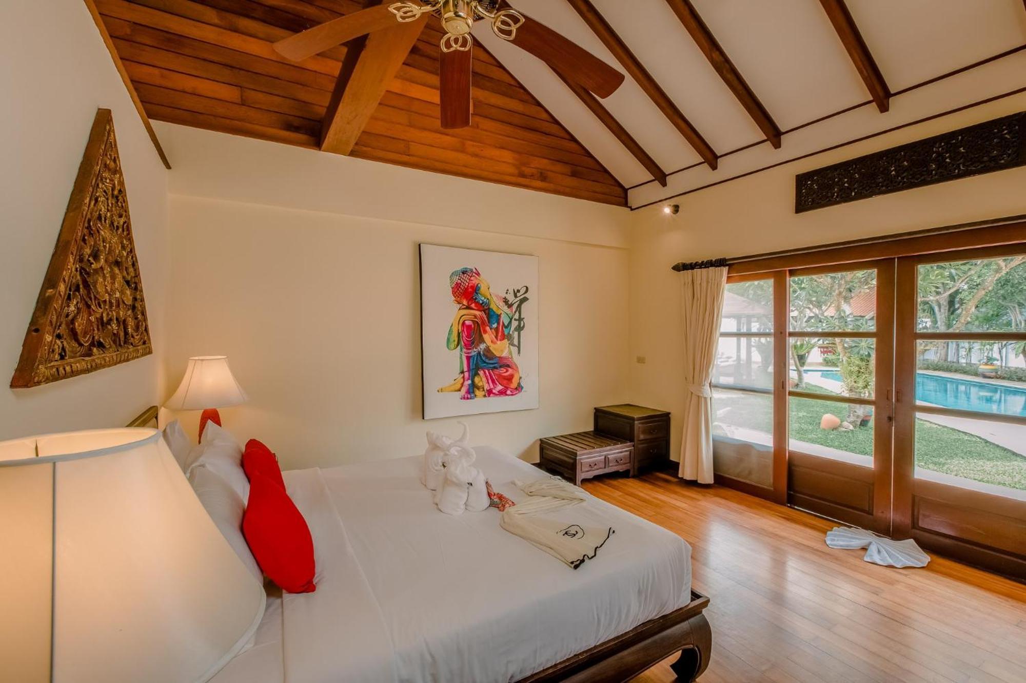 The Privilege Hotel Ezra Beach Club Bang Rak Beach  Bagian luar foto