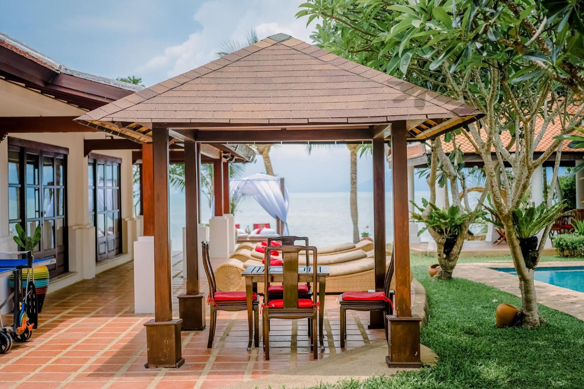 The Privilege Hotel Ezra Beach Club Bang Rak Beach  Bagian luar foto