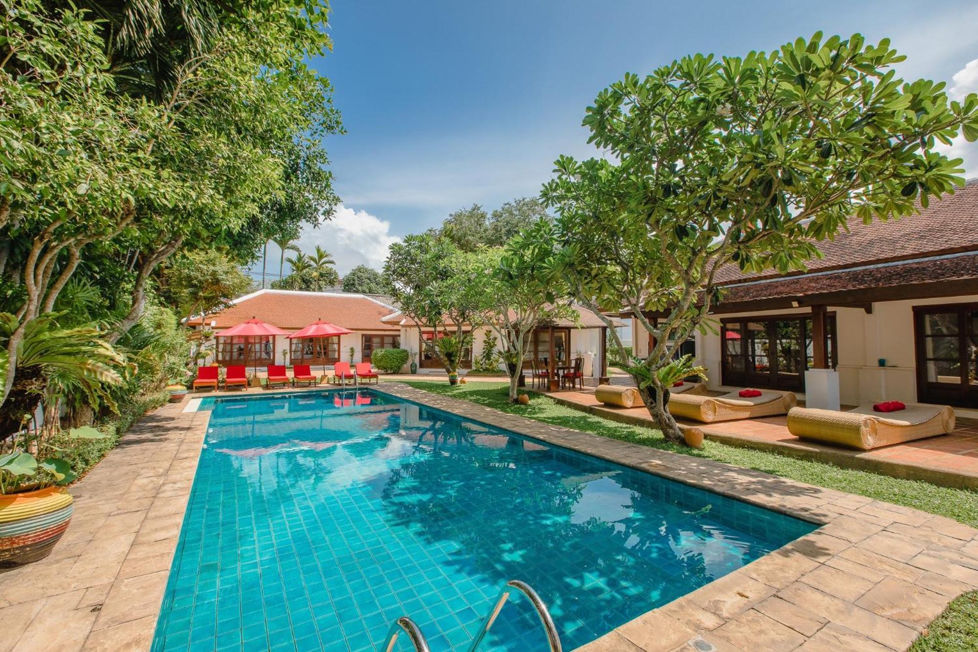 The Privilege Hotel Ezra Beach Club Bang Rak Beach  Bagian luar foto